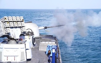 Biển Đỏ 'dậy sóng': Tàu chiến Mỹ, tàu hàng bị tên lửa, UAV tấn công