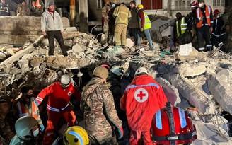 Cứu hộ tuyệt vọng chạy đua với thời gian khi số nạn nhân động đất Thổ Nhĩ Kỳ-Syria tăng cao