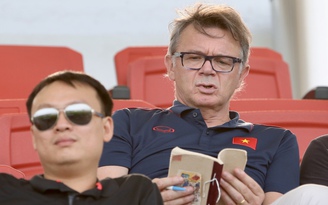 HLV Philippe Troussier và lời cảnh báo cho các ngôi sao đội tuyển Việt Nam