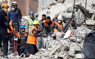 Động đất Thổ Nhĩ Kỳ: Cụ bà 83 tuổi được cứu sau 125 giờ mắc kẹt