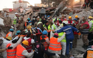 Động đất Thổ Nhĩ Kỳ - Syria: Sống sót kỳ diệu 
sau 222 giờ bị chôn vùi