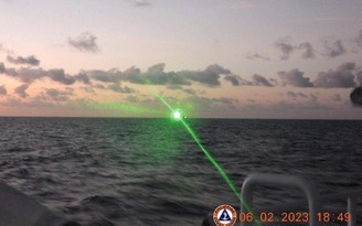 Philippines có động thái mới liên quan vụ tàu Trung Quốc chiếu tia laser ở Biển Đông
