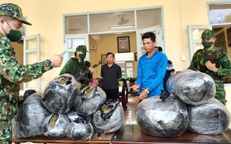 An Giang: Bắt giữ hơn 57 kg cần sa vận chuyển vào Việt Nam