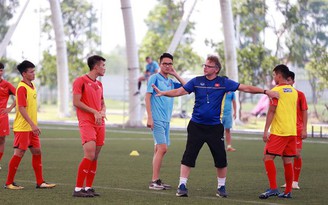 Các cầu thủ cần tranh thủ ghi điểm với tân HLV trưởng đội tuyển Việt Nam