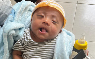 Tây Ninh: Bé trai 2 tháng tuổi bị bỏ rơi trước nhà dân
