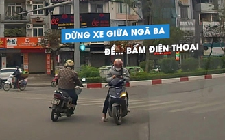‘Bó tay’ thanh niên vô tư dừng xe máy giữa ngã ba để… bấm điện thoại