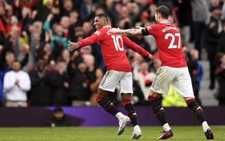 Ngoại hạng Anh: Rashford lập cú đúp, M.U bám đuổi ngôi đầu