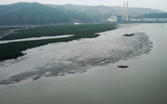 'Núi' đất đá thải từ mỏ sẽ được dùng san lấp mặt bằng ở Quảng Ninh