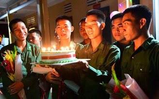 Sinh nhật nồng ấm của tân binh nghĩa vụ quân sự