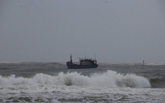 Quảng Trị: Kịp thời cứu hộ 3 ngư dân gặp nạn trên biển