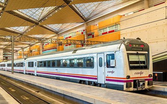 Tây Ban Nha chi 258 triệu euro mua xe lửa nhưng không lọt đường hầm