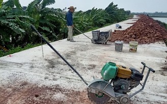 Mặt đê sông Thái Bình vừa 'bê tông hóa đã nứt': Nhà thầu khẩn trương khắc phục