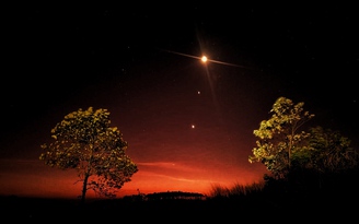 3 hành tinh thẳng hàng trên bầu trời, người Việt yêu thiên văn thích thú chụp lại