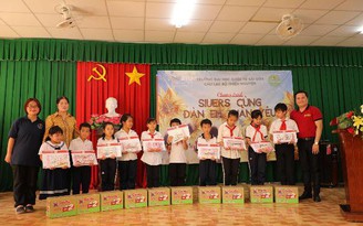 Sinh viên SIU học trưởng thành từ những san sẻ yêu thương