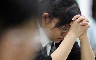 Phụ huynh Hàn Quốc vay tiền ngân hàng đóng học phí cho con luyện thi lại ĐH