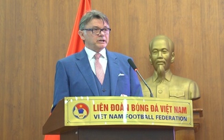 HLV Philippe Troussier và tham vọng vượt qua thành công của ông Park Hang-seo HLV Philippe Troussier và tham vọng vượt qua thành công của ông Park Hang-seo