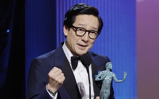 Quan Kế Huy - nam diễn viên châu Á đầu tiên thắng giải nam phụ của SAG