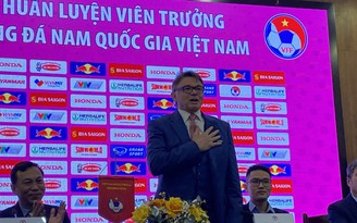 HLV Troussier chính thức ra mắt trong sự kỳ vọng của người hâm mộ HLV Troussier chính thức ra mắt trong sự kỳ vọng của người hâm mộ