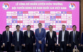 HLV Troussier cho đội U.23 Việt Nam tập giờ 'độc, lạ'