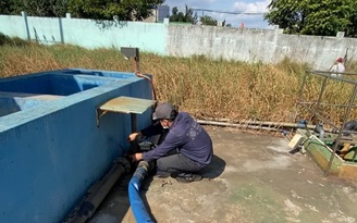 Bà Rịa - Vũng Tàu: Công ty xử lý rác lén lút xả nước thải màu vàng, mùi hôi ra môi trường