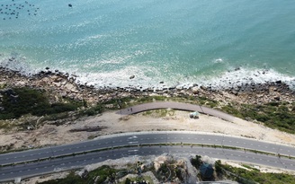 Cận cảnh tuyến đường ven biển ở Bình Định được Thủ tướng khen ngợi