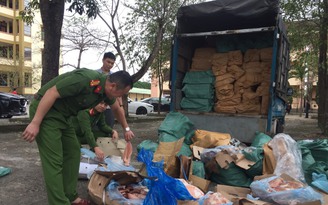 Gần 6 tấn sản phẩm động vật nhét trong 172 bao tải ở vùng biên Quảng Trị