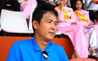 Bất ngờ dự khán, cựu tuyển thủ Nguyễn Minh Phương nói gì về các cầu thủ sinh viên?