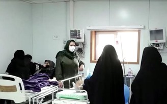 Iran bắt hơn 100 người liên quan vụ hàng ngàn nữ sinh trúng độc