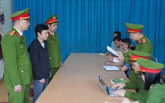 Bắt đăng kiểm viên bậc cao của Trung tâm Đăng kiểm 23-01S tỉnh Hà Giang