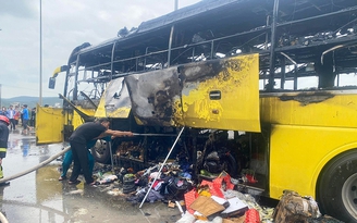 Thanh Hóa: Cháy xe khách giường nằm, hơn 40 hành khách kịp thời tháo chạy