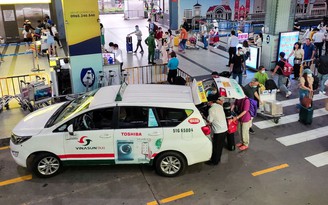 Thu phí theo lượt không làm tăng giá cước taxi ở sân bay Tân Sơn Nhất