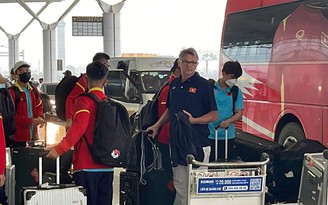 U.23 Việt Nam tư trang hành lý 'cồng kềnh', lên đường dự Doha Cup 2023