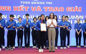 Bạn trẻ Quảng Trị thi lý luận trong trường học