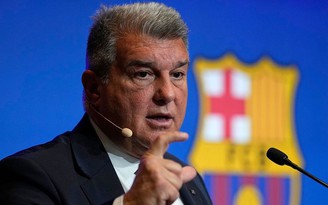 Chủ tịch CLB Barcelona phản ứng mạnh ngay trước trận ‘Siêu kinh điển’ gặp Real Madrid
