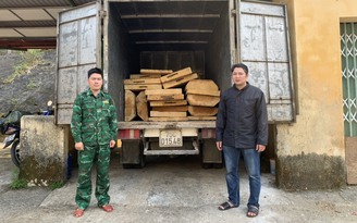 Thừa Thiên - Huế: Bắt xe tải chở 19 phách gỗ không rõ nguồn gốc