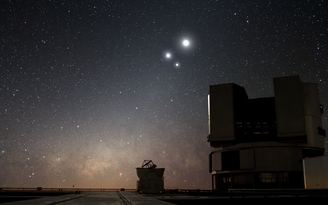 Người Việt thích thú quan sát sao Mộc và sao Kim giao hội trên bầu trời