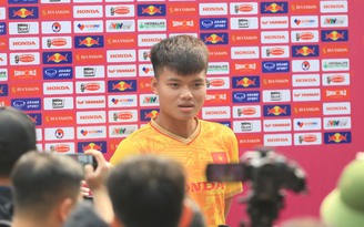 Văn Tùng: ‘HLV Troussier muốn U.23 Việt Nam chơi ban bật’