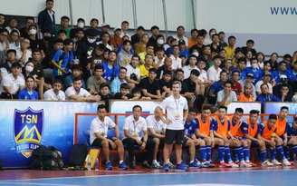 Các cầu thủ kêu gọi khán giả cùng nâng tầm giải futsal vô địch quốc gia