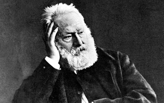 Cuộc đời lập dị của đại văn hào Victor Hugo: mê tiệc tùng và... nhà thổ! 