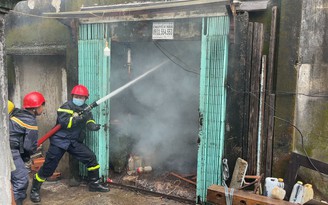 Cháy xưởng gỗ ở Thủ Đức, nhiều tài sản bị thiêu rụi Cháy xưởng gỗ ở Thủ Đức, nhiều tài sản bị thiêu rụi