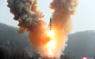 Triều Tiên phóng tên lửa giữa lúc Hàn-Mỹ tập trận đổ bộ quy mô lớn