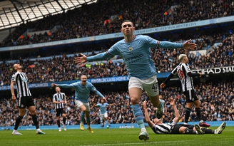 Ngoại hạng Anh: 'Nhấn chìm' Newcastle, Man City đe dọa ngôi đầu của Arsenal