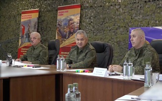 Bộ trưởng Quốc phòng Nga bất ngờ đến thăm các binh sĩ ở Donetsk