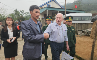 Cựu binh Mỹ trao trả cuốn nhật ký giữ suốt 56 năm: 'Nhìn kỷ vật như anh trai trở về'