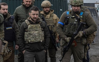 Tổng thống Ukraine bất ngờ cách chức tướng quân đội đang chỉ huy ở miền đông