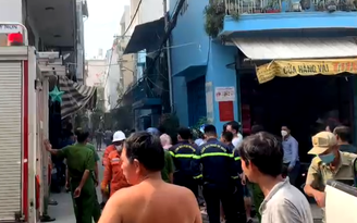 Cháy nhà dân tại Q.Tân Phú nghi do chập điện