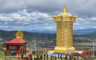 Đại bảo tháp kinh luân dát vàng 24k ở Lâm Đồng xác lập kỷ lục thế giới