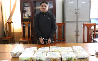 Hà Tĩnh: Bắt nghi phạm thuê xe taxi vận chuyển 11 kg ma túy
