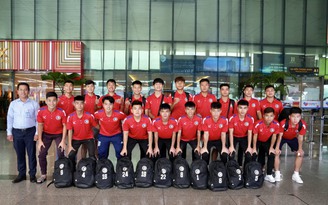 Đội ĐH Sư phạm TDTT Hà Nội được tiếp đón nồng hậu tại Tân Sơn Nhất