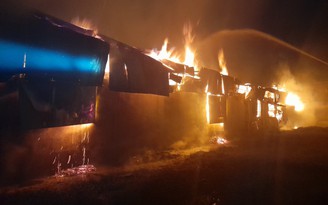 Vĩnh Long: Cháy cơ sở sản xuất nhang giữa đêm